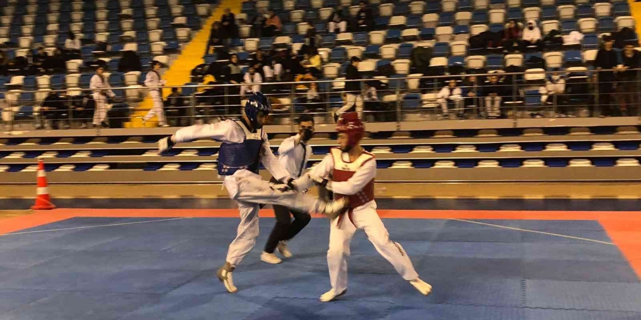 Tekmeler Şampiyonluk İçin Atılıyor