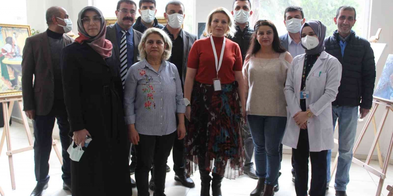 Sağlıkçılardan Salgında Kaybettikleri Meslektaşlarının Anısına Resim Sergisi