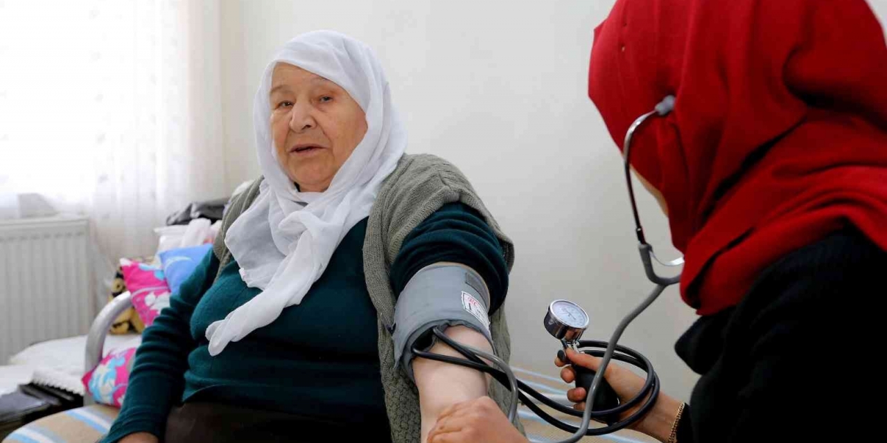 Yaşlılara Evde Tedavi, Gençlere İse İstihdam İmkanı