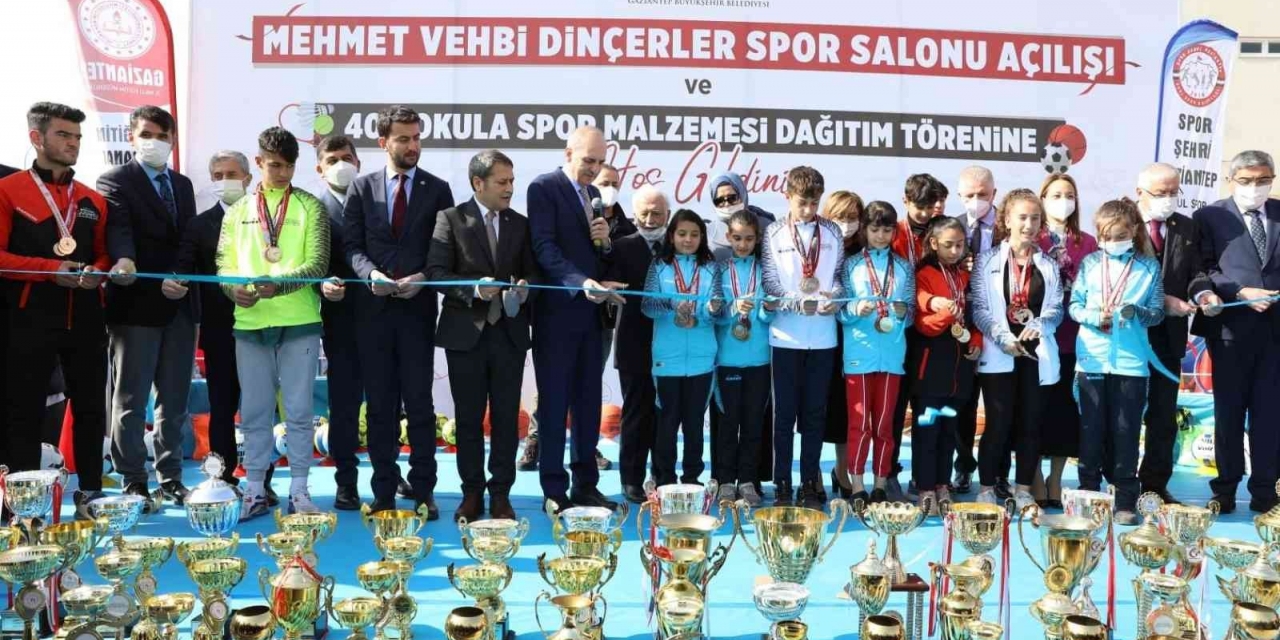 Mehmet Vehbi Dinçerler Spor Salonu’nun Resmi Açılışı Yapıldı