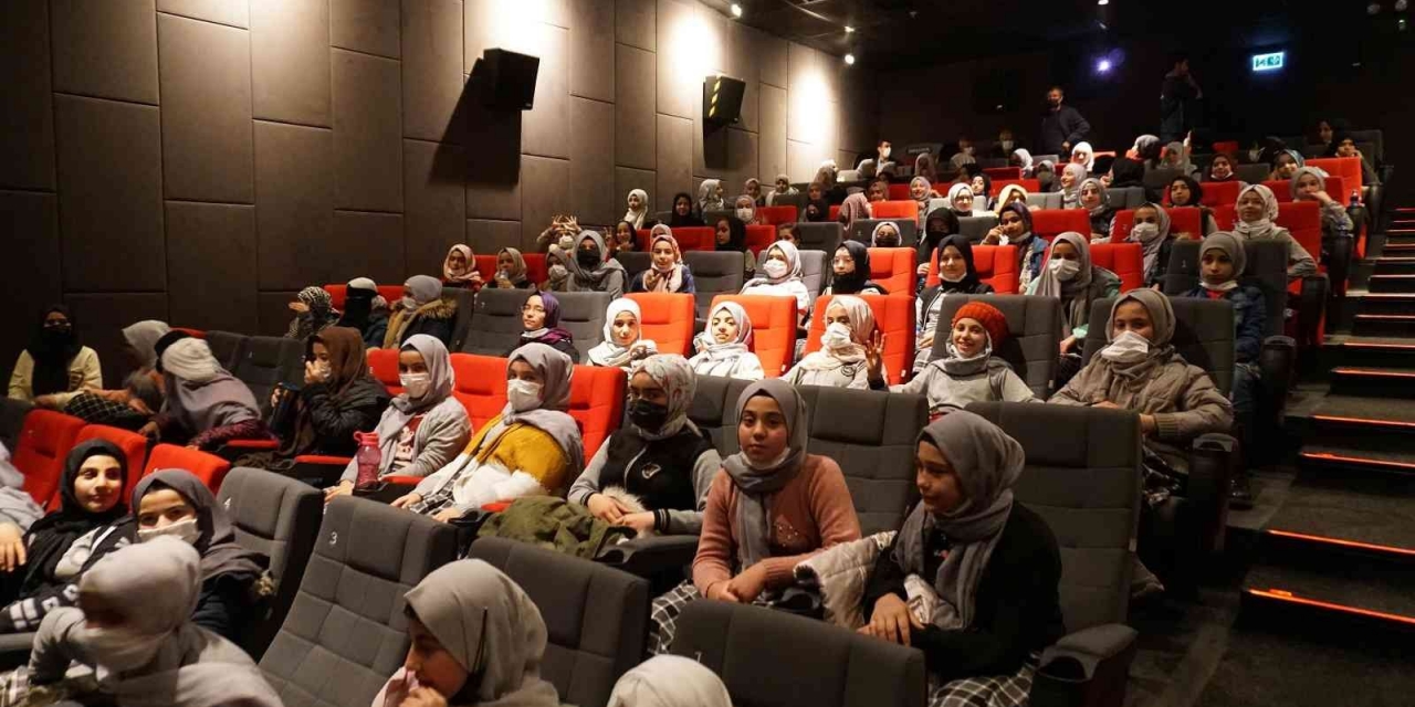 Haliliye’de Gençler 1071 Malazgirt Filmine Götürülüyor