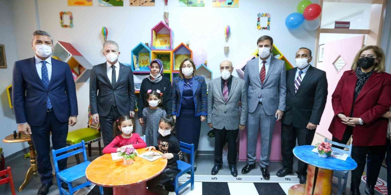 Şahin Sıfır Atık Projesi İle Yapılan Kütüphanenin Açılışına Katıldı