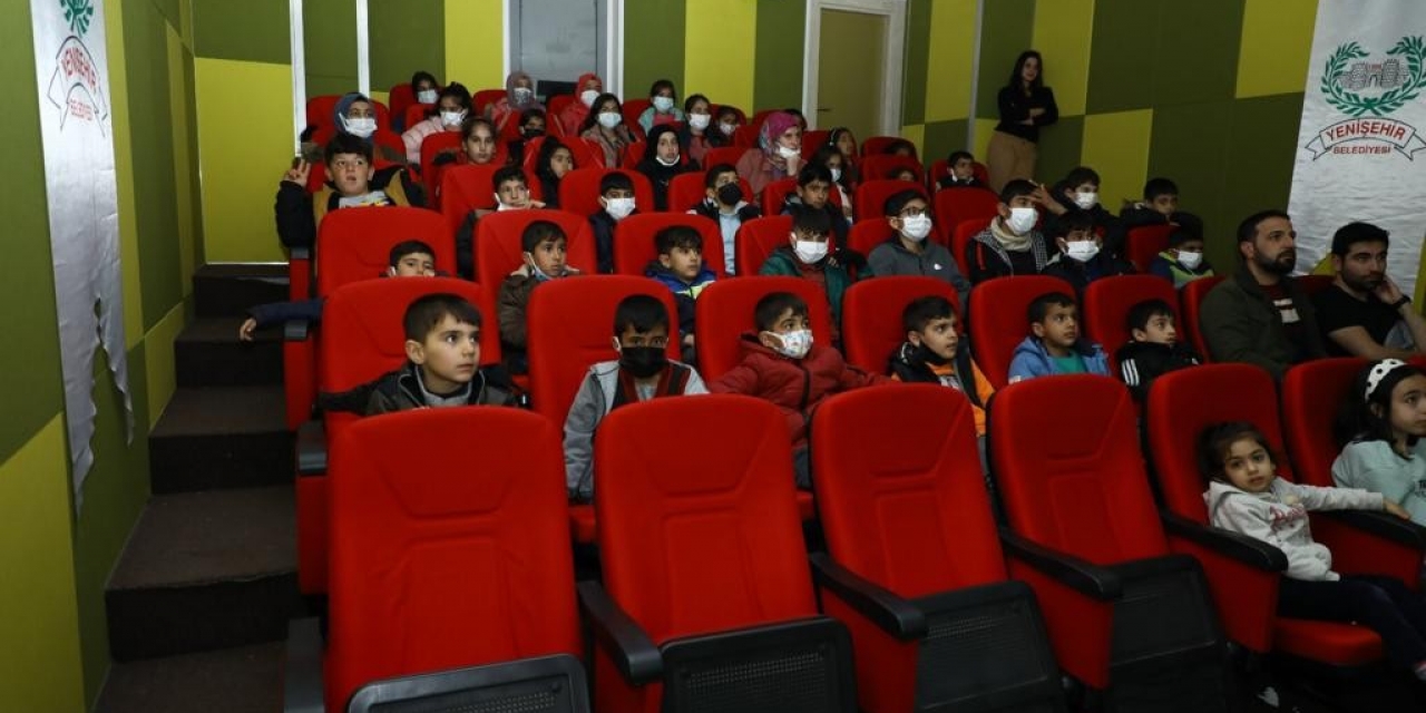 Yenişehir Belediyesinden Öğrencilere Sinema Şenliği