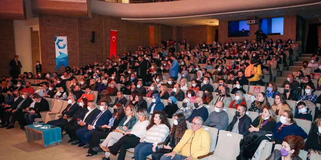 Büyükşehir Türk Halk Müziği Korosu Yöresel Türküleri Seslendirdi