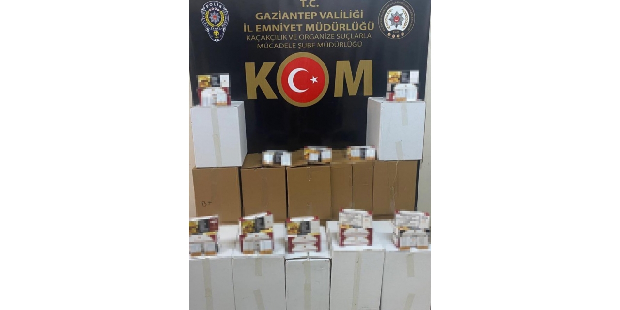 Kolilerden Kaçak Makaron Fışkırdı