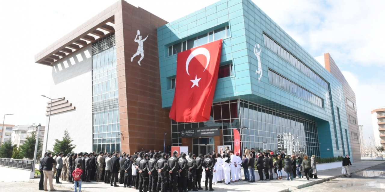 Şehit Şükrü Can Kayadibi Çok Amaçlı Spor Salonu Törenle Açıldı