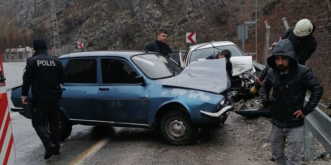 Şerit İhlali Kazaya Neden Oldu: 5 Yaralı