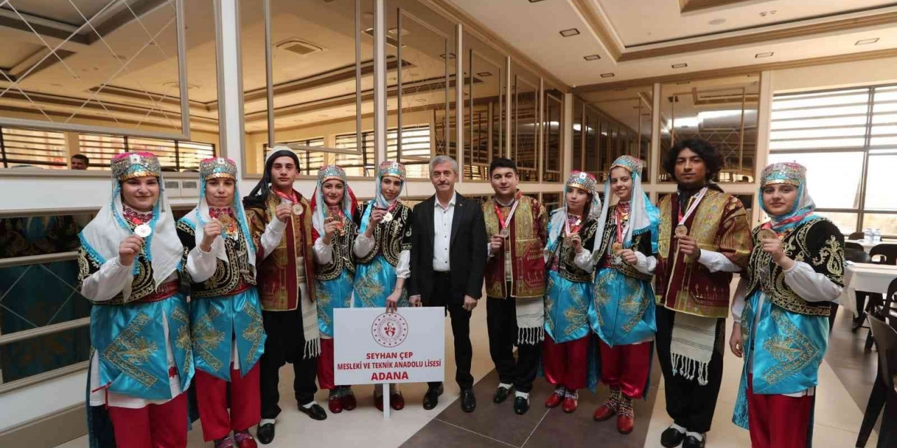 Şahinbey Halk Oyunları Yarışmasına Ev Sahipliği Yaptı