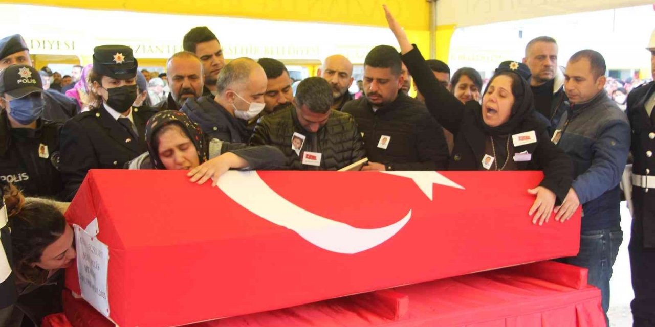Şehit Polis Memuru Memleketi Gaziantep’te Gözyaşlarıyla Defnedildi