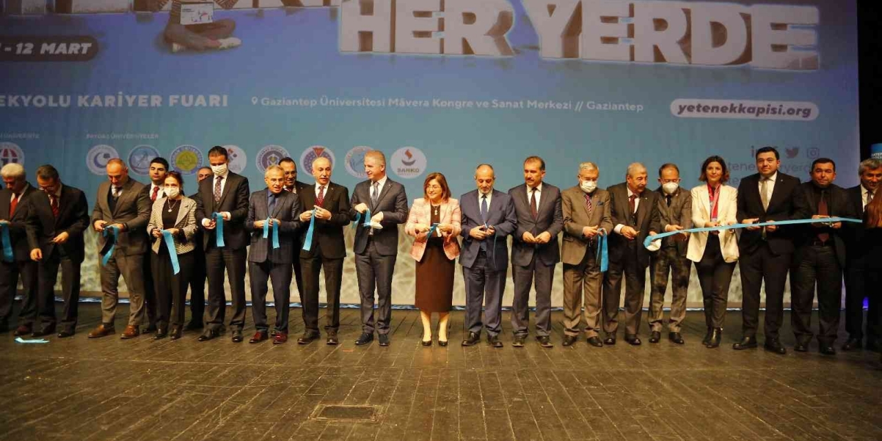 İpekyolu Kariyer Fuarı’nda Hasan Kalyoncu Üniversitesi Rüzgarı