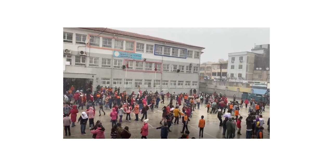 Öğrencilerin Kar Eğlencesi Yürekleri Isıttı