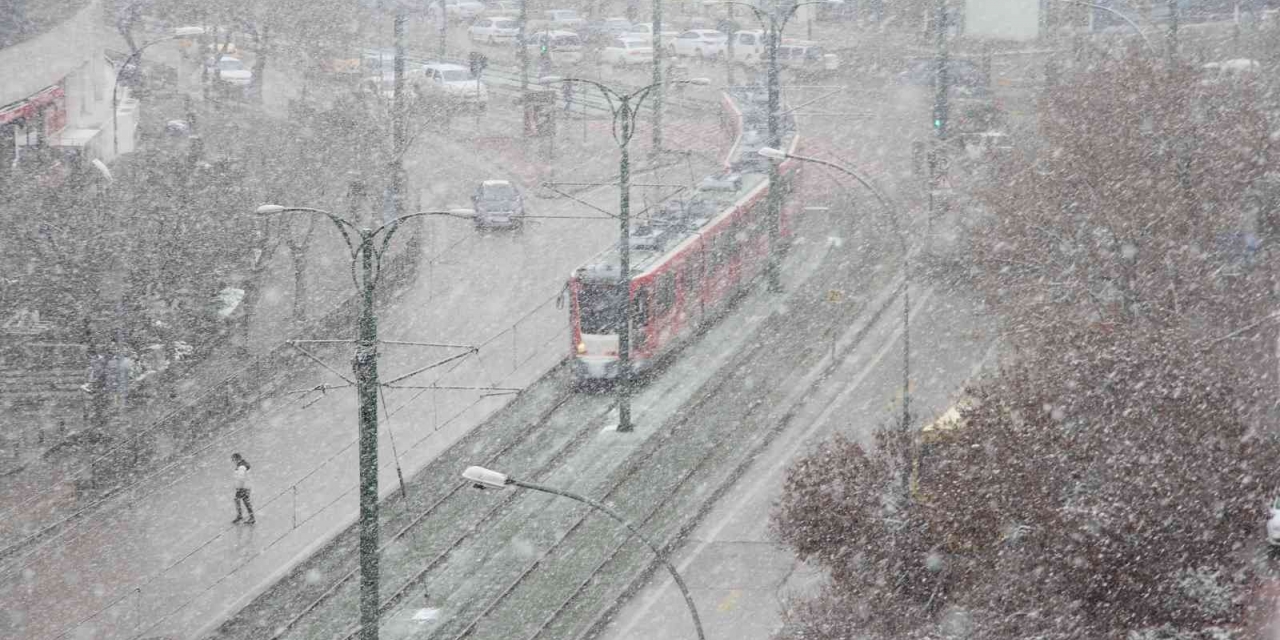 Gaziantep’te Beklenen Kar Yağışı Başladı