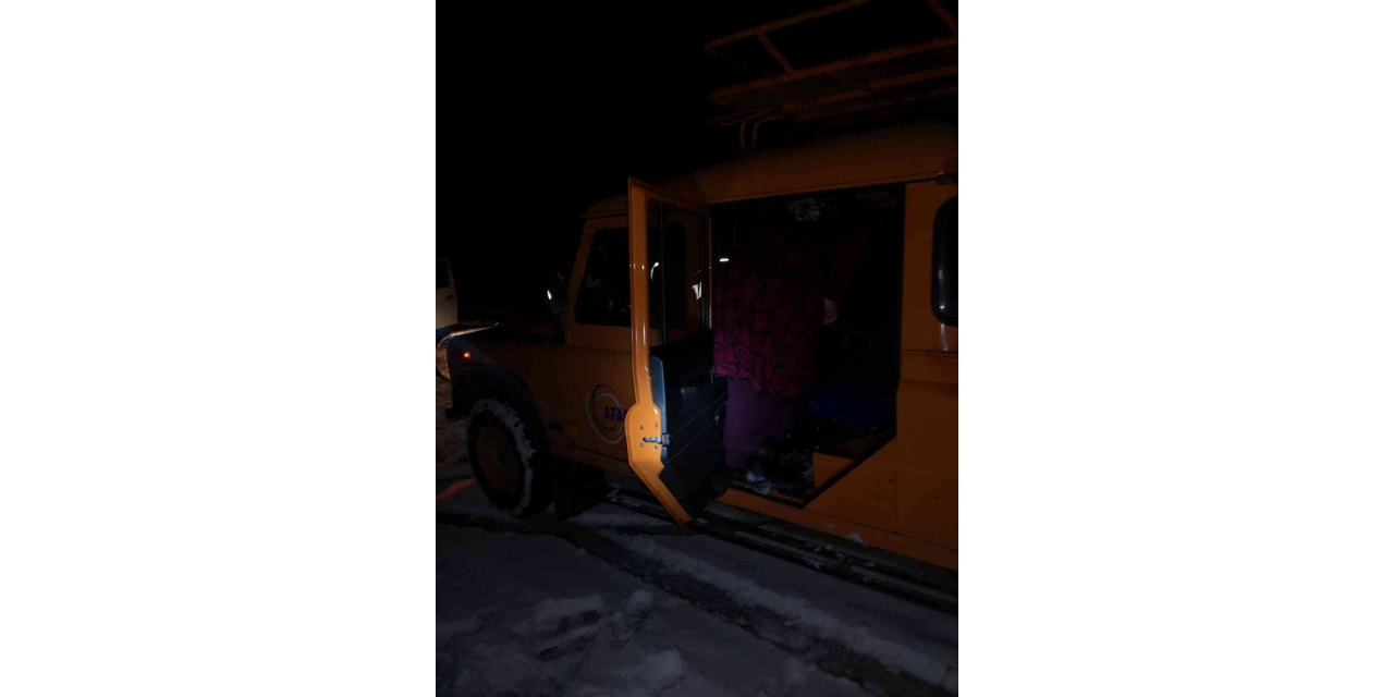 Diyarbakır’da Karda Mahsur Kalan 5 Kişiyi Afad Kurtardı