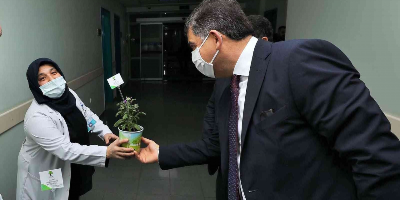Fadıloğlu, Sağlık Çalışanlarını Ziyaret Etti