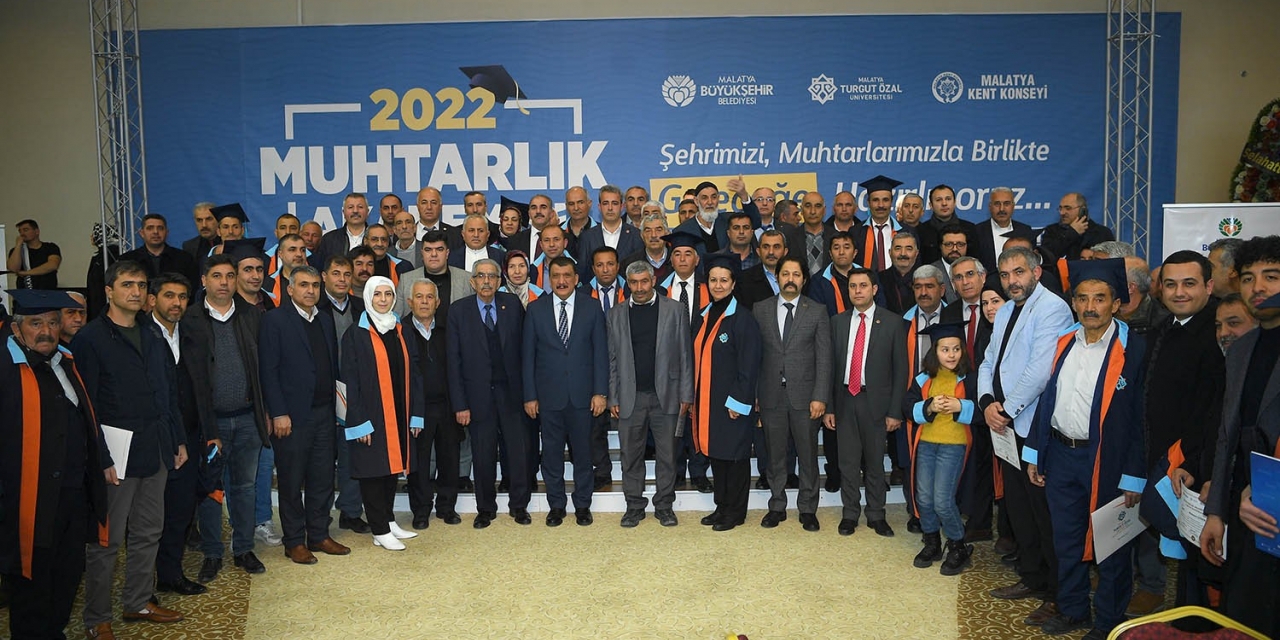 Sertifikalarını Başkan Gürkan’dan Alan Muhtarlar Kep Attı