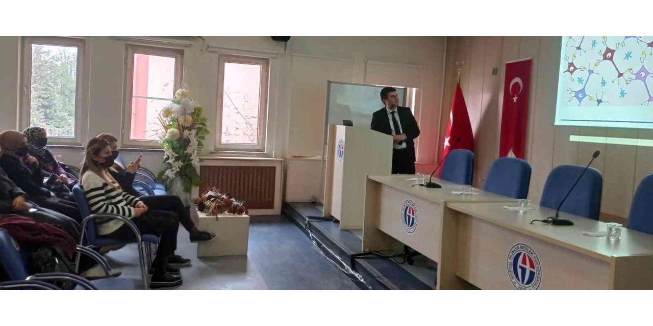 Eğitmen Ozan Tekin’den ‘enstrümanın Önemi’ Konferansı