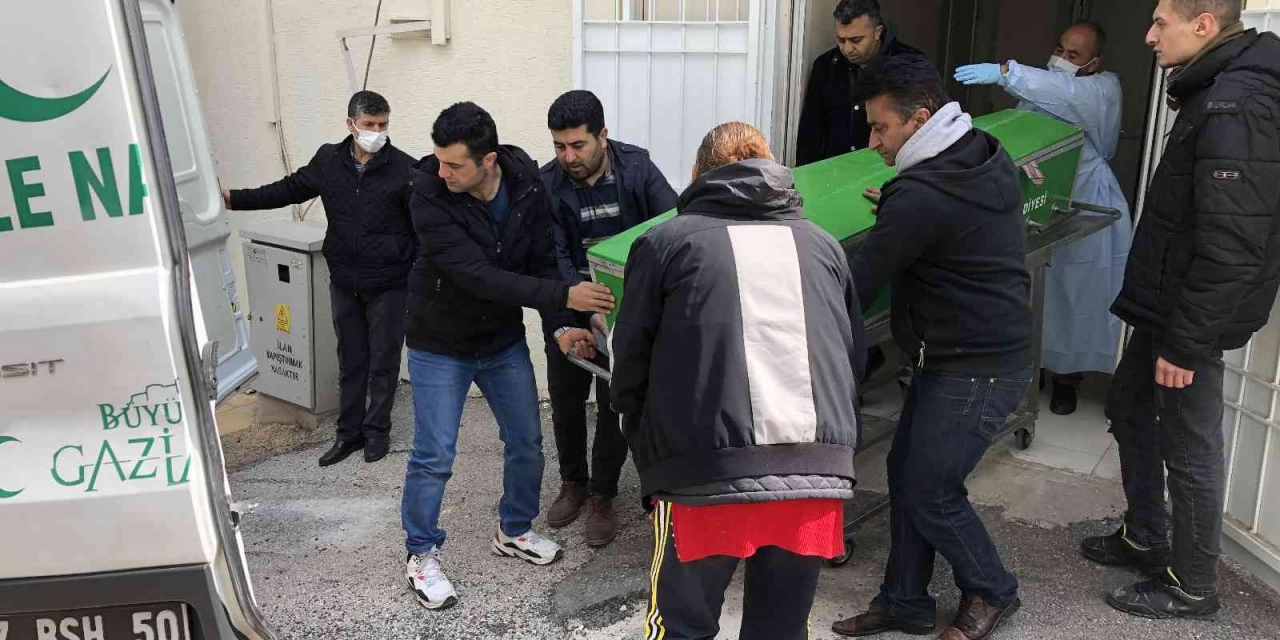 Berber Koltuğunda Öldürülen Genç, Son Yolculuğuna Uğurlandı