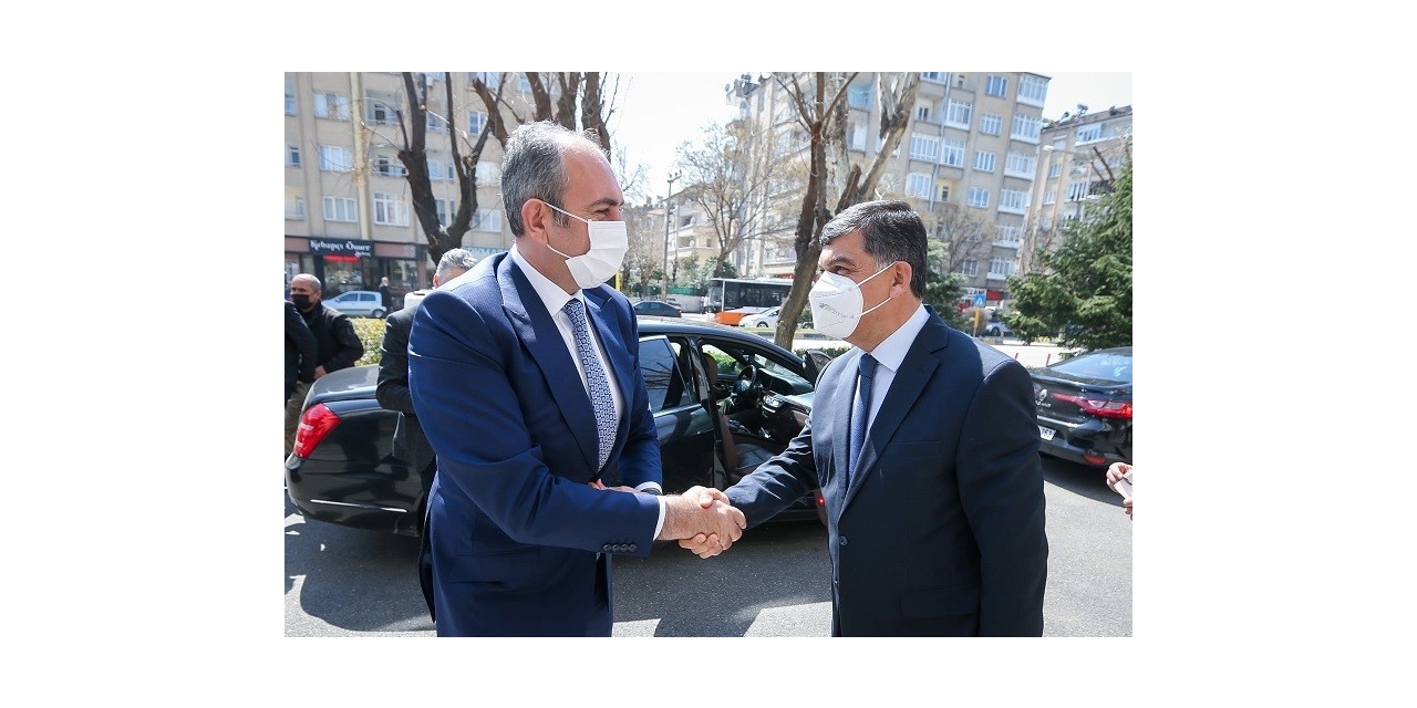Abdulhamit Gül, Rıdvan Fadıloğlu’nu Makamında Ziyaret Etti