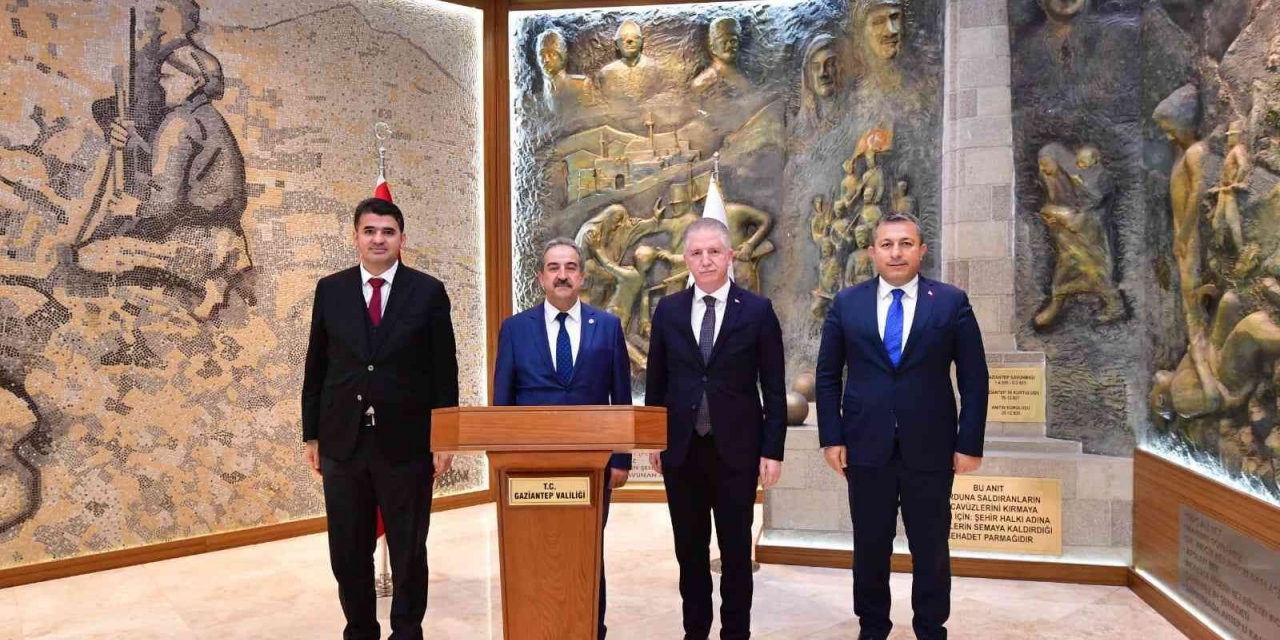 Anayasa Mahkemesi Arslan Vali Gül’ü Ziyaret Etti