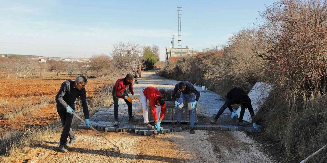 Erikli Mahallesinin Tüm Yollarına Kilitli Parke Taşı Döşendi