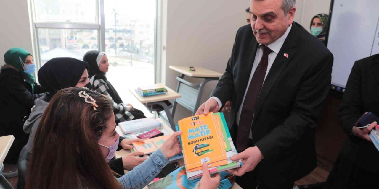 Beyazgül Genç Öğrencilerle Bir Araya Geldi