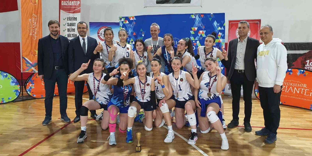Gaziantep Kolej Vakfı’nın Sultanları Voleybolda Namağlup Şampiyon
