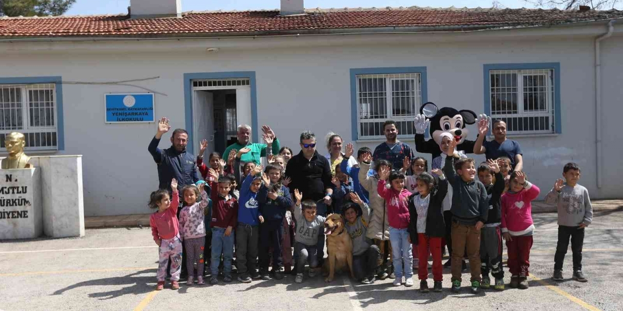 Büyükşehir Miniklere Hayvan Sevgisi Aşılıyor