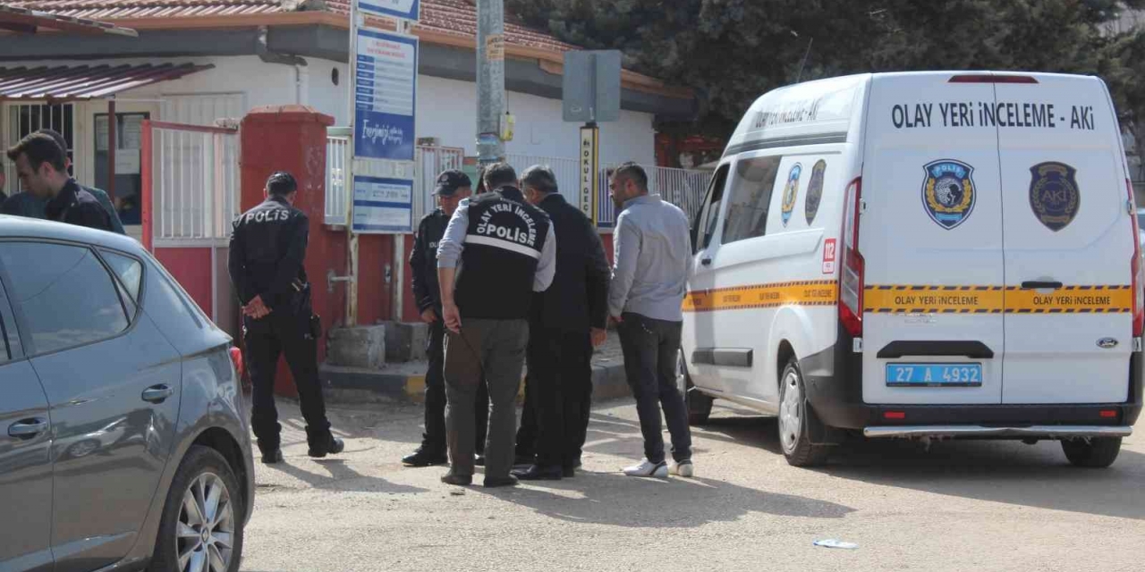 Velilerin Okul Önündeki Kavgasında Kan Aktı