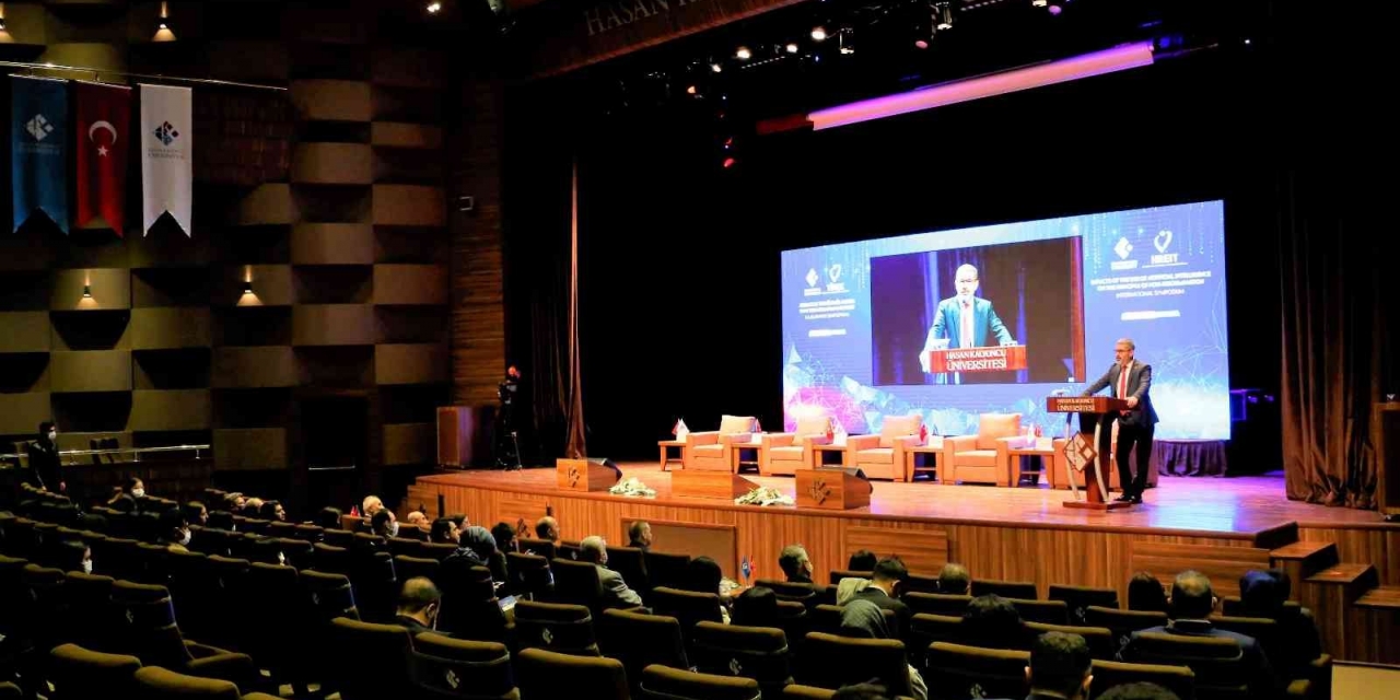 Hkü’de “yapay Zekanın Yan Etkileri Anlatıldı