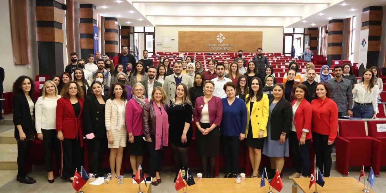 Hkü’de Hemşirelik Eğitimi Sempozyumu Gerçekleştirildi