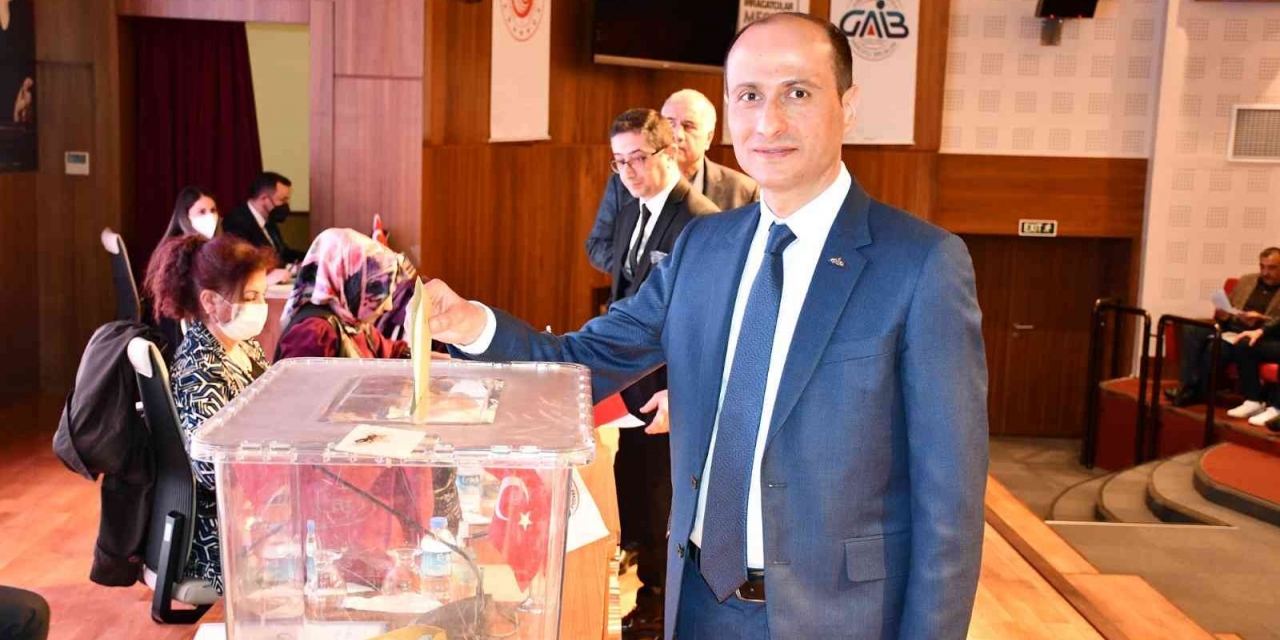 Başkan Mehmet Çıkmaz Güven Tazeledi
