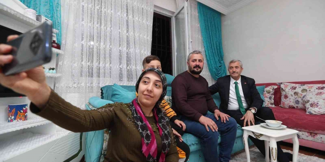 İftar Sonrasında Evlere Misafir Oluyor