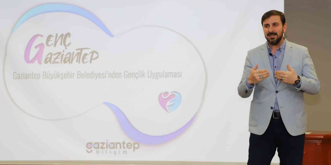 Yazar Efiloğlu Üniversite Öğrencileriyle Bir Araya Geldi