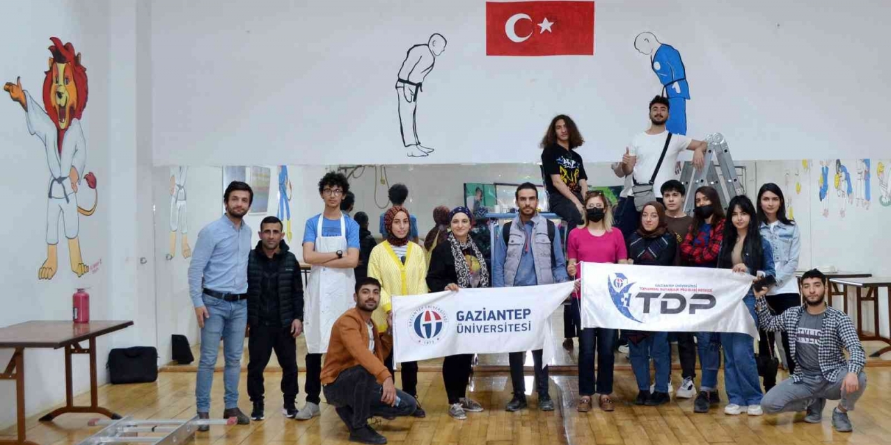 Judo Teknikleri Duvarlara Resmedildi