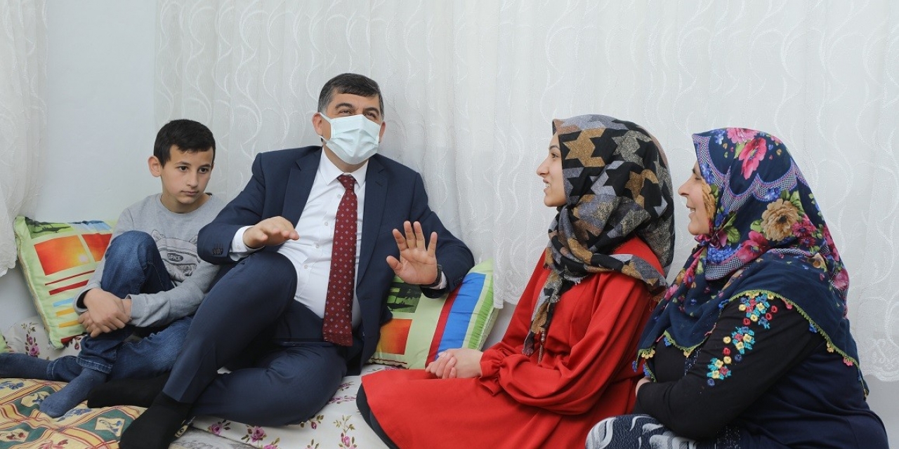 Fadıloğlu, İftar Öncesi Her Gün Farkı Ailelerin Konuğu Oluyor