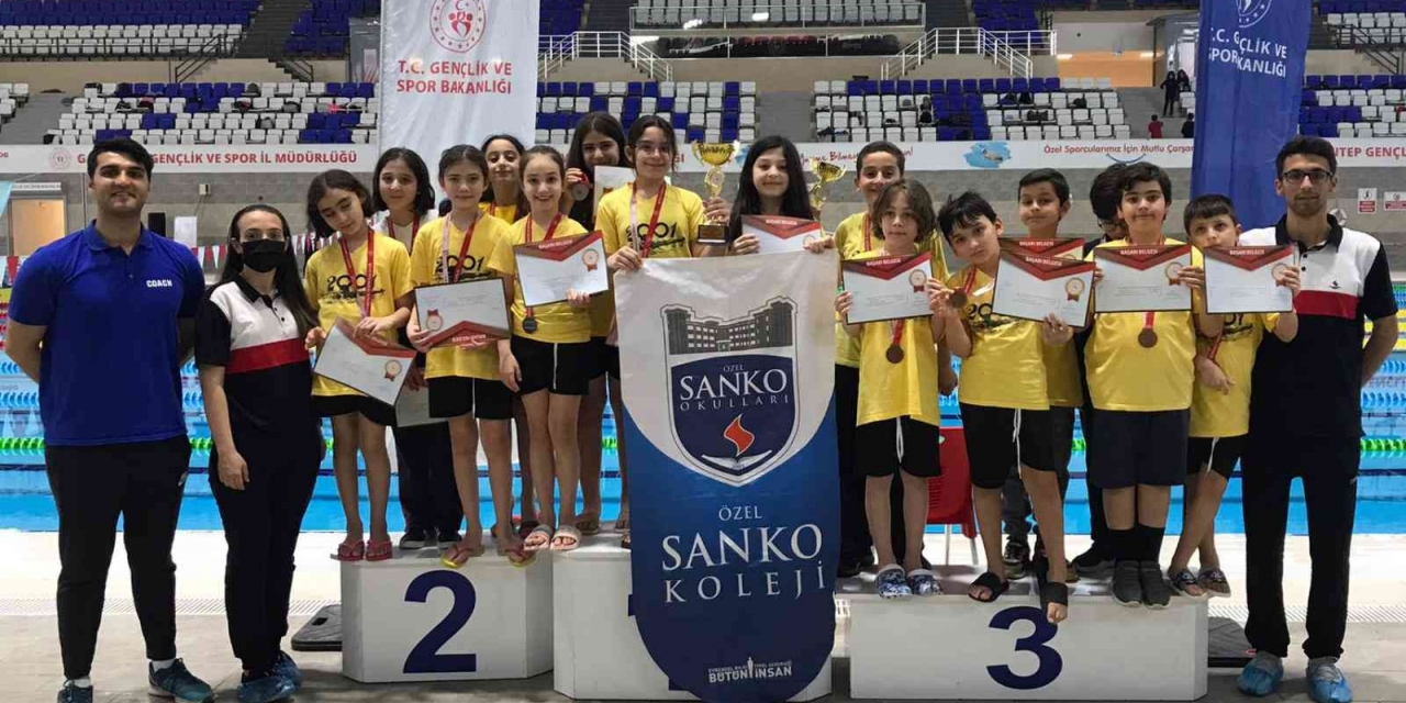 Okullar Arası Yüzme İl Birinciliği Yarışlarına Sanko Damgası