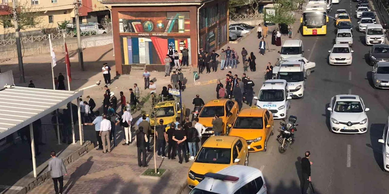 Şanlıurfa İl Göç İdaresine Taşlı Saldırı: 15 Gözaltı