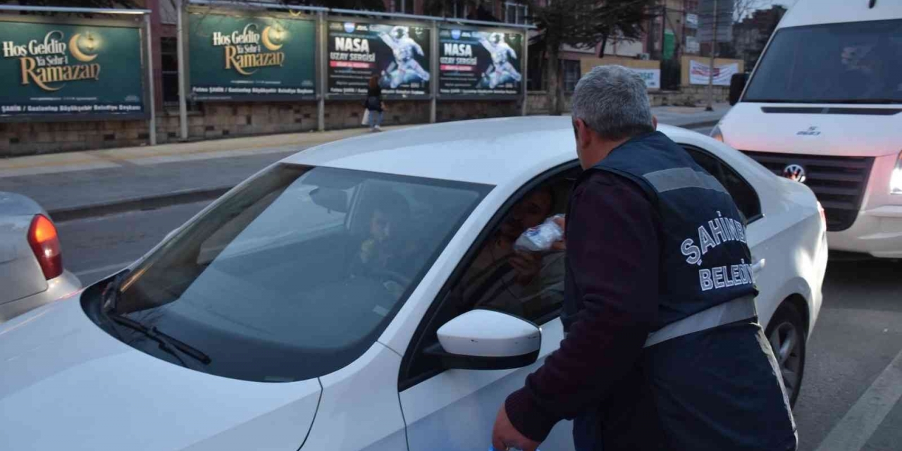 İftara Yetişemeyenlerin İmdadına Ekipler Yetişiyor