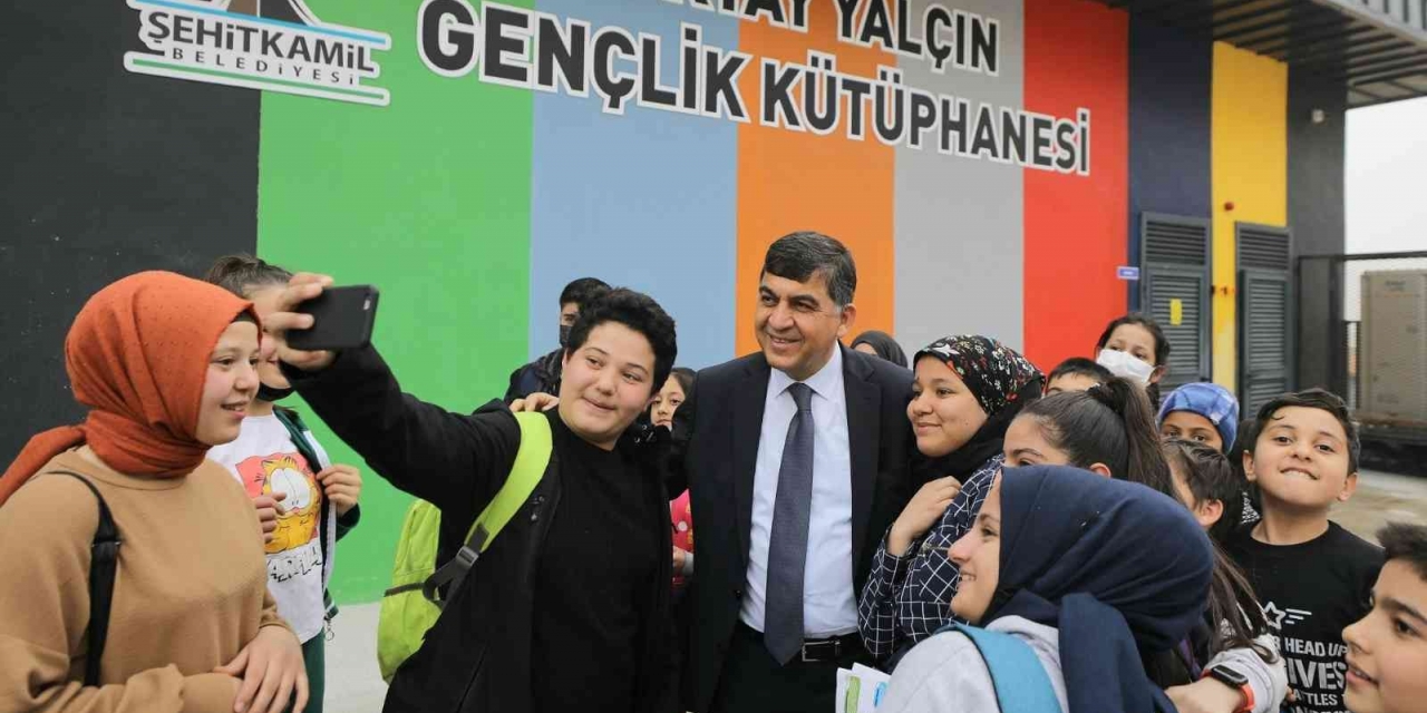 Fadıloğlu, Oktay Yalçın Gençlik Kütüphanesi Öğrencilerini Ziyaret Etti
