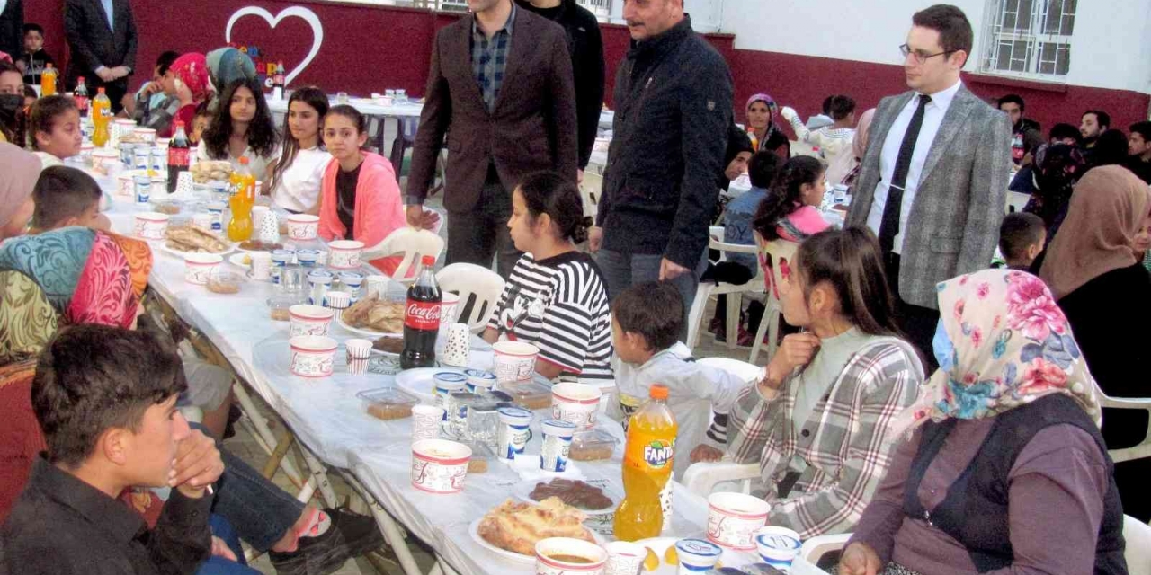Araban’da Öksüz Ve Yetim Çocuklara İftar Verildi