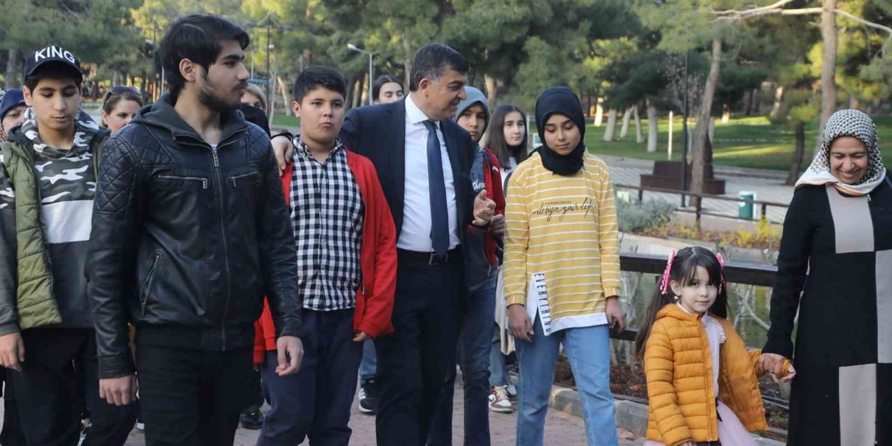 Fadıloğlu, Yetimler Ve Anneleriyle İftarda Buluştu
