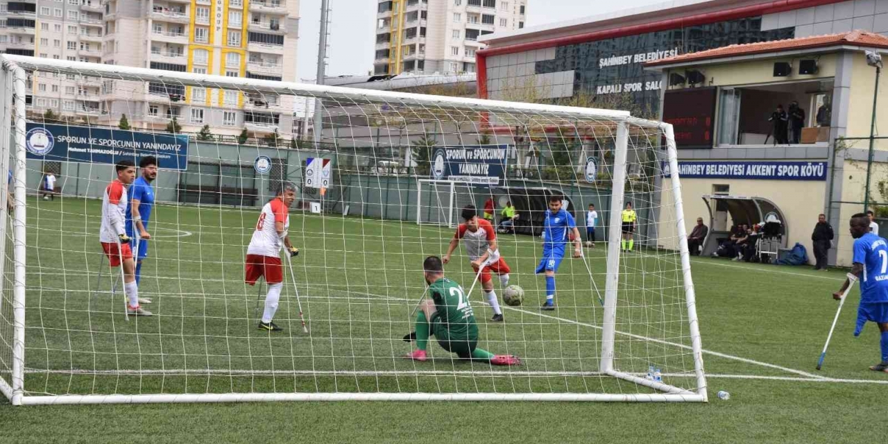 Şahinbey Ampute Kendi Evinde Çok Farklı: 15-0