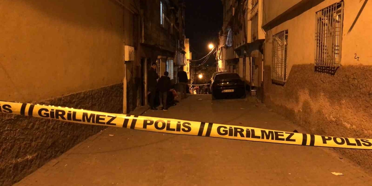 Silahlı Kavganın Arasında Kalan Kadın Hayatını Kaybetti