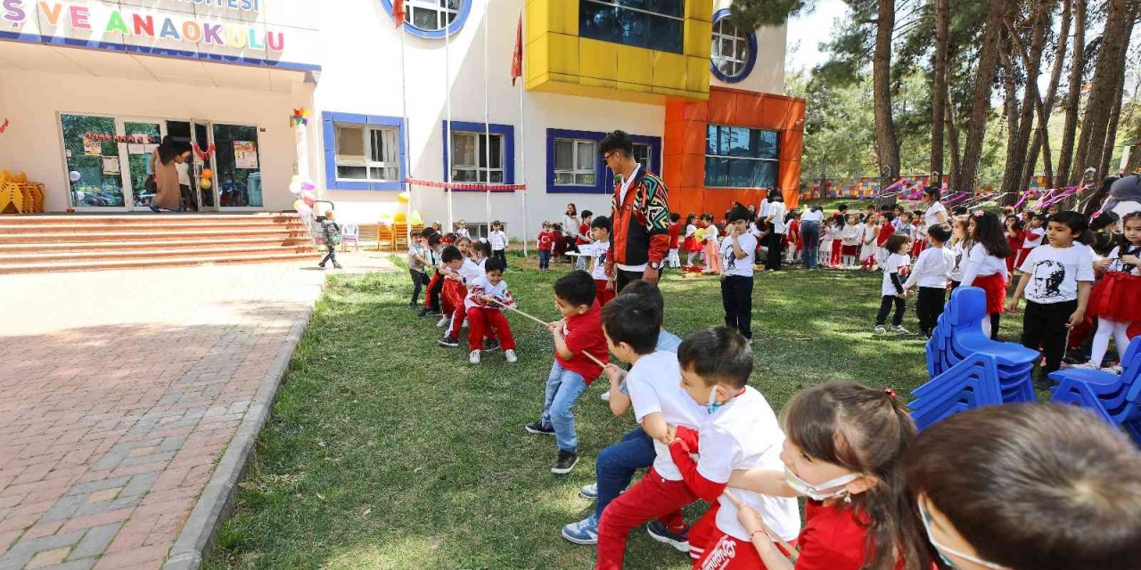 Minikler 23 Nisan’ı Coşkuyla Kutladı