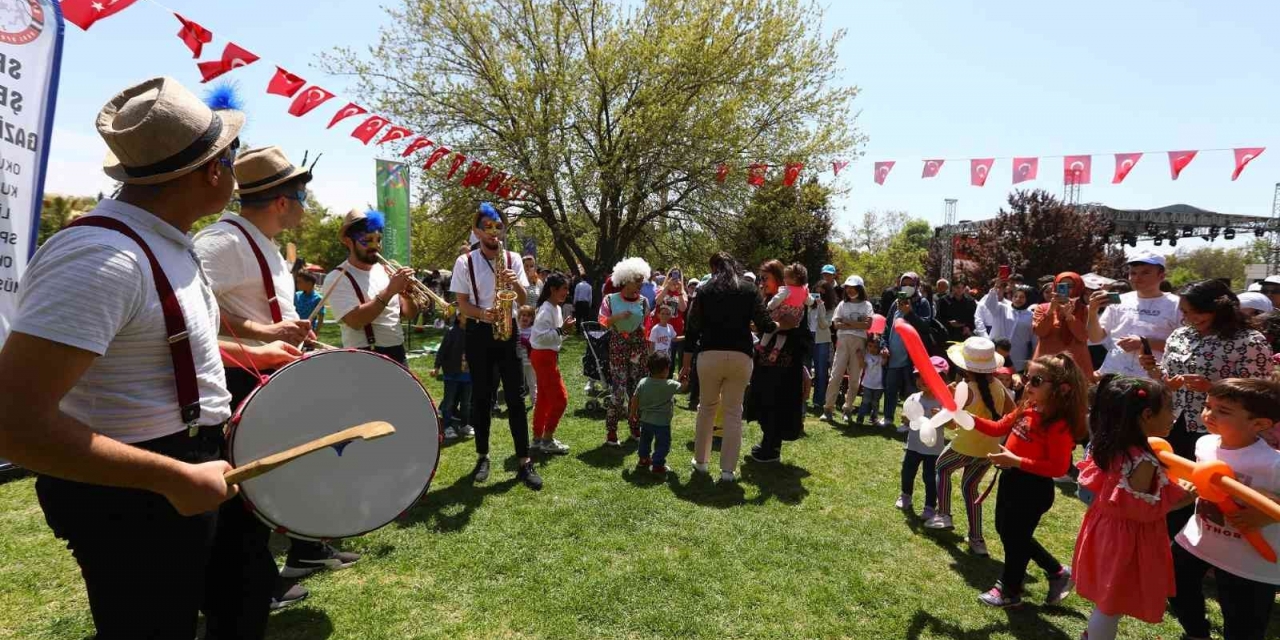 Gaziantepli Çocuklar 23 Nisan’ı Masal Park’ta Kutladı
