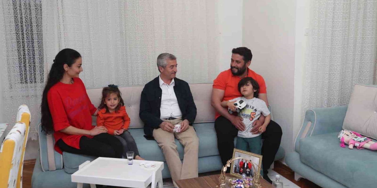 Tahmazoğlu’ndan Çat Kapı Ziyaretler