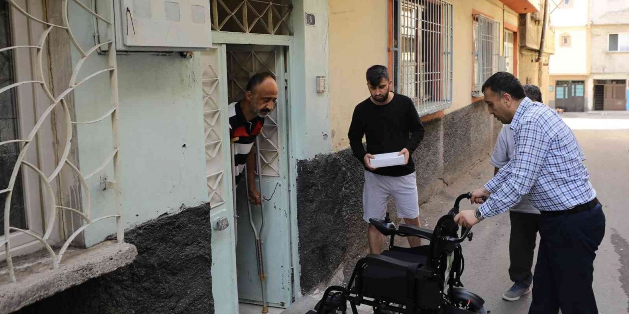 Engelli Gence Çifte Bayram Yaştan Hediye