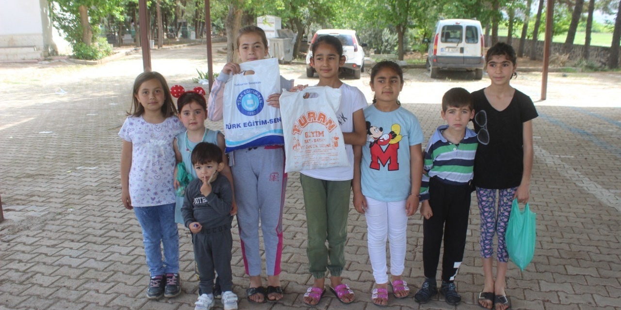 Bayram Arifesinde Çocukların Şeker Sevinci