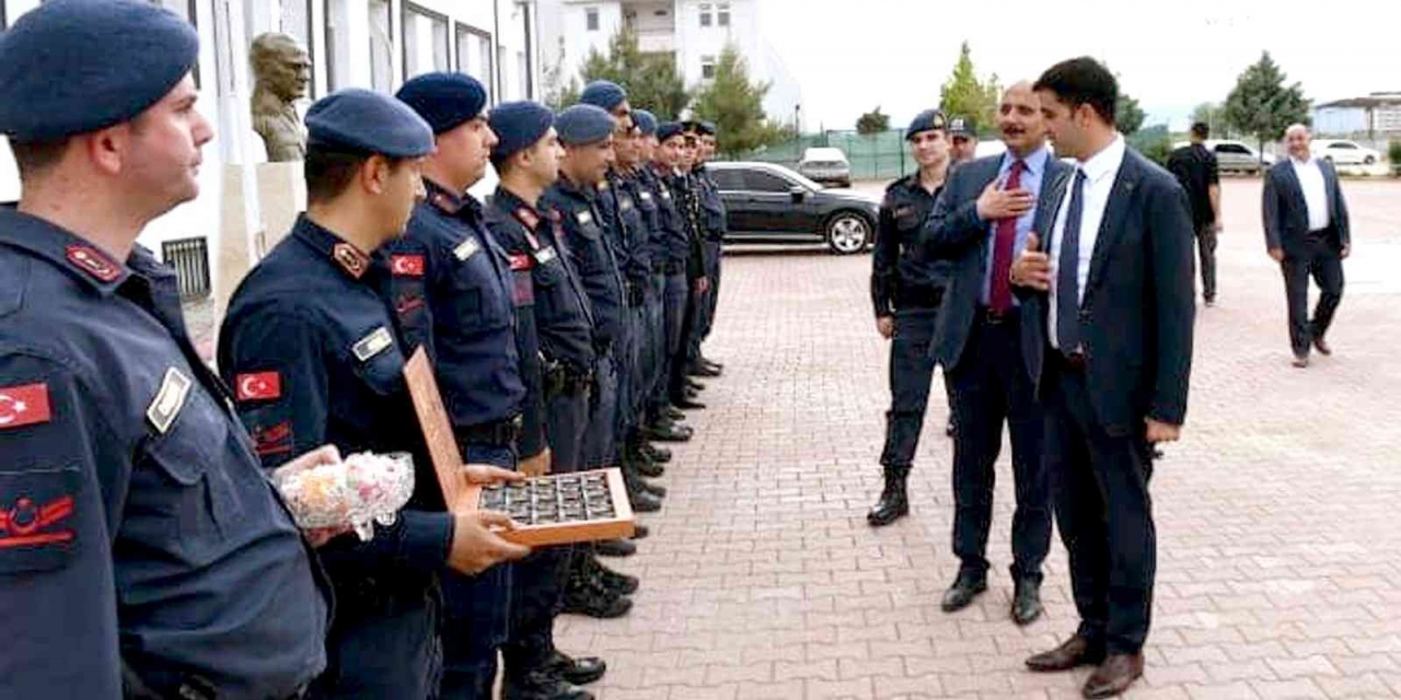 Araban Protokolü Emniyet Ve Jandarma Personeli İle Bayramlaştı