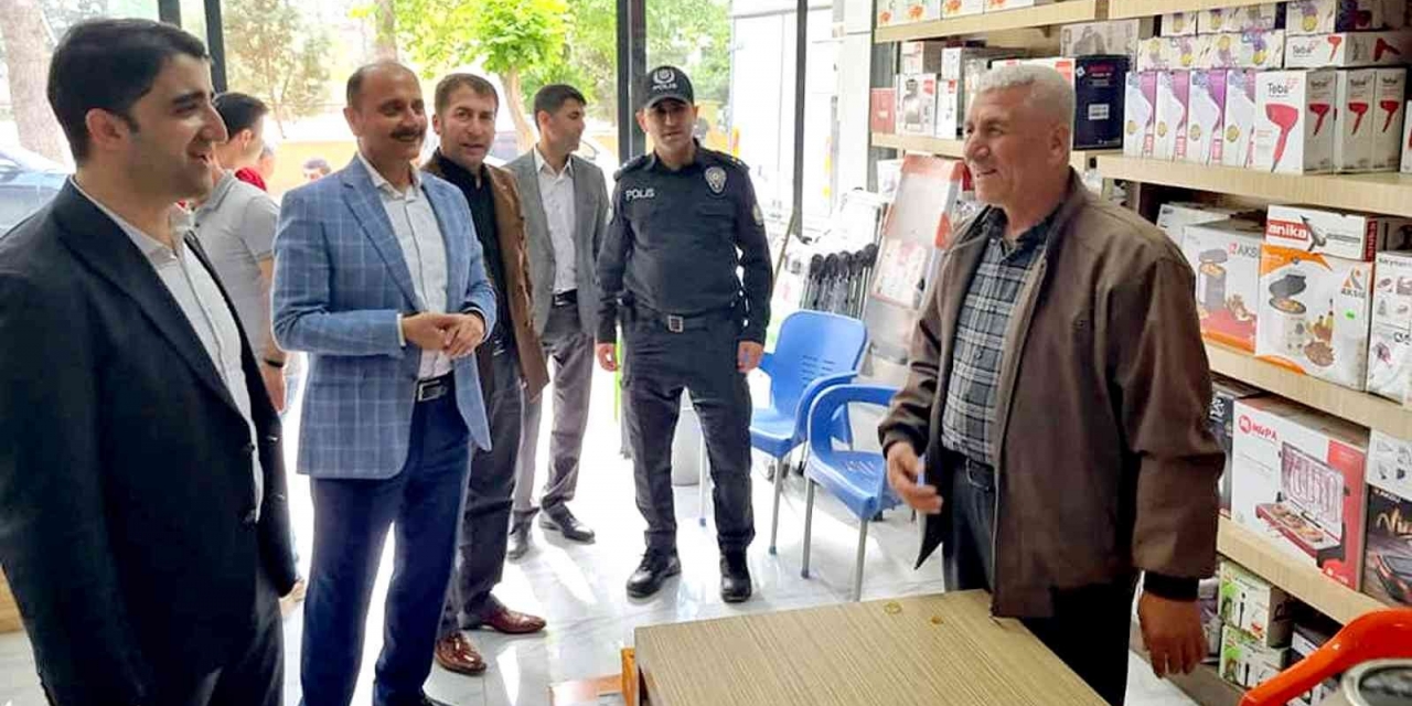 Kaymakam Sevgili İle Başkan Doğru Esnafla Bayramlaştı